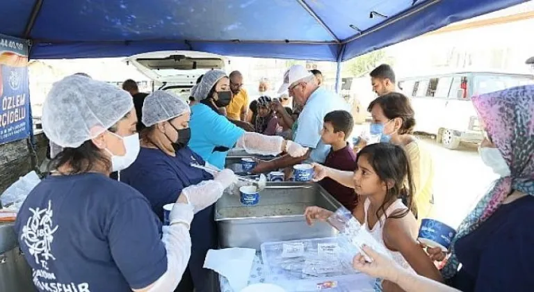Aydın Büyükşehir Belediyesi Vatandaşlara Aşure İkram Etti