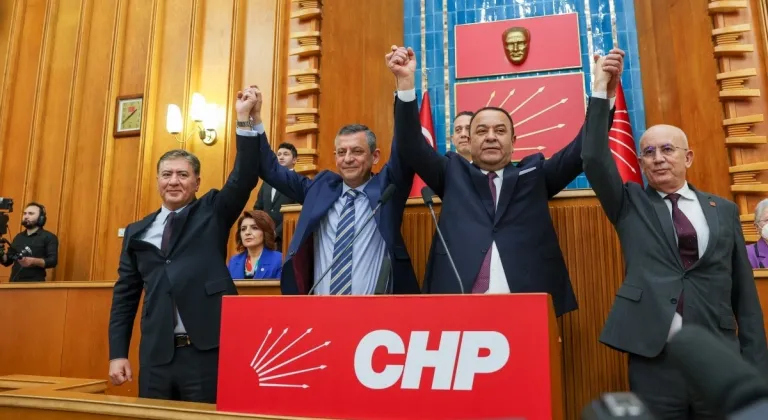 Bağımsız Ankara Milletvekili Adnan Beker CHP’ye katıldı