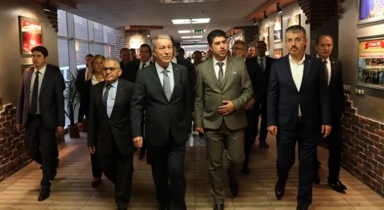Bakan Akar: “TSK Envanterinde Bir Gram Kimyasal Silah Yok”