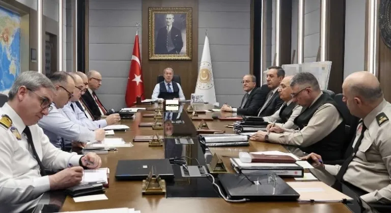 Bakan Akar'dan İsveç'e sert tepki!