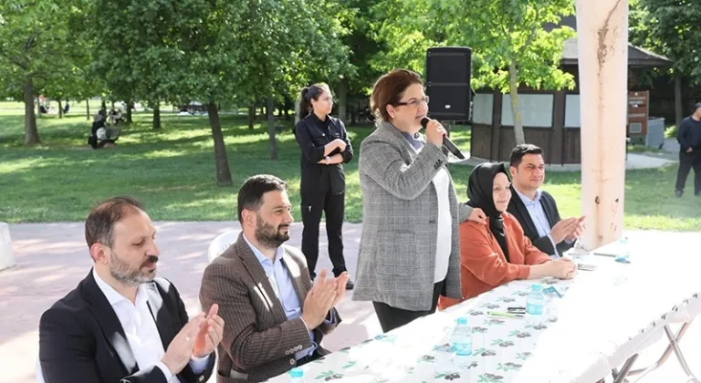 BAKAN DERYA YANIK KÂĞITHANELİ ÜRETEN KADINLARLA BİR ARAYA GELDİ