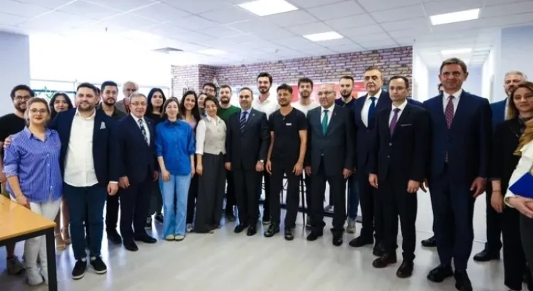 Bakan Kacır’dan DEÜ’lü Girişimcilere Destek Ziyareti