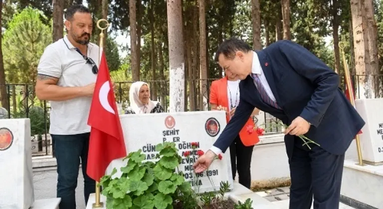 Başkan Abdullah Özyiğit, Mersin Şehitliği’ni ziyaret etti