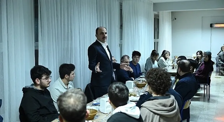 Başkan Altay Yatılı Eğitim Alan Lise Öğrencileriyle Sahurda Buluştu