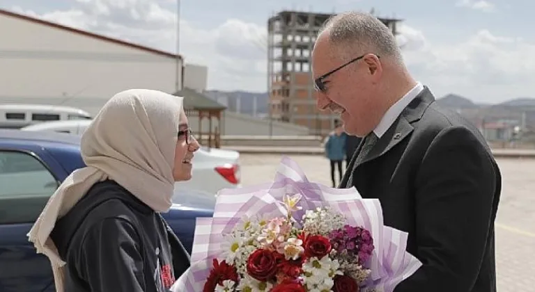 Başkan Bilgin, İhramcızade İmam Hatip Ortaokulu’nu Ziyaret Etti