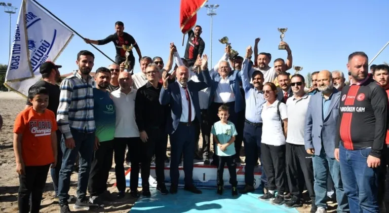 Başkan Büyükkılıç, Atlı Cirit Ustalarına Ödüllerini Verdi