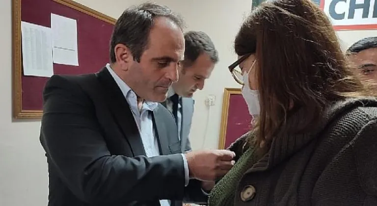 Başkan Keleş, Karasu’da Yeni Üyelere Rozet Taktı