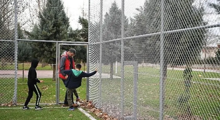 Başkan Kocaman’ın çocuklarla futbol keyfi