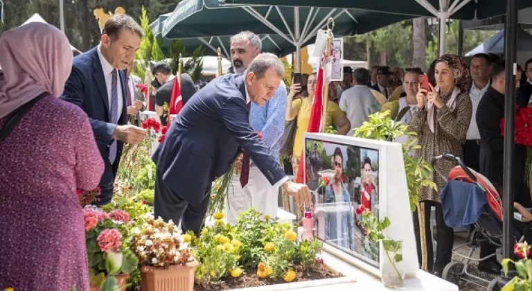 Başkan Seçer, Bayram Arifesinde Şehitliği Ziyaret Etti