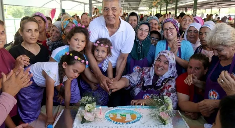 Başkan Tarhan’a “Kent Ekonomisi ve İşletmeciliği” Ödülü
