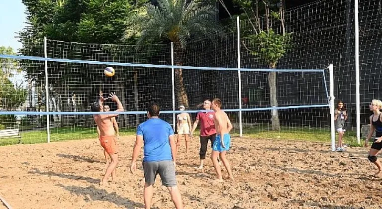 Başkan Topaloğlu’ndan Plaj Voleyboluna Top ve File Desteği