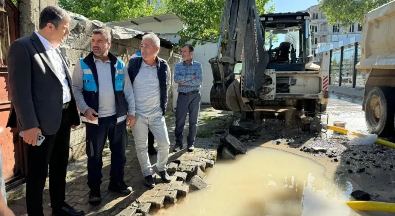 Başkan Tutdere sabahın ilk ışıklarından beri çalışan ekipleri yerinde ziyaret etti