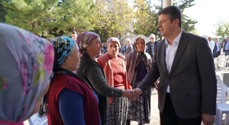 Başkan Tutdere’den Yaylakonak’a destek: İş makinesi hibe etkinliğine katıldı  - Videolu Haber