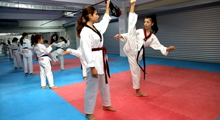 Bayraklı'da kış spor okullarına yoğun ilgi