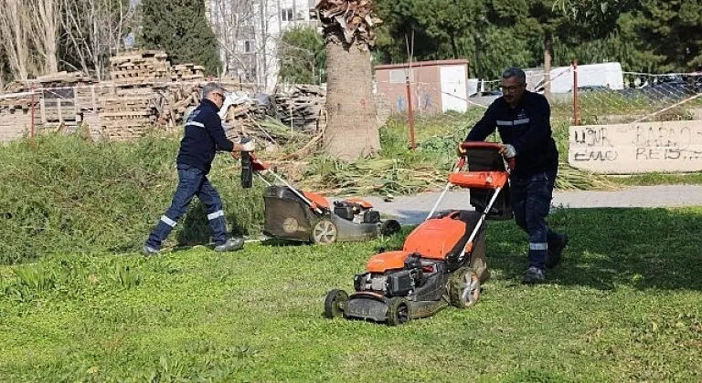 Bayraklı'da parklara kapsamlı bakım