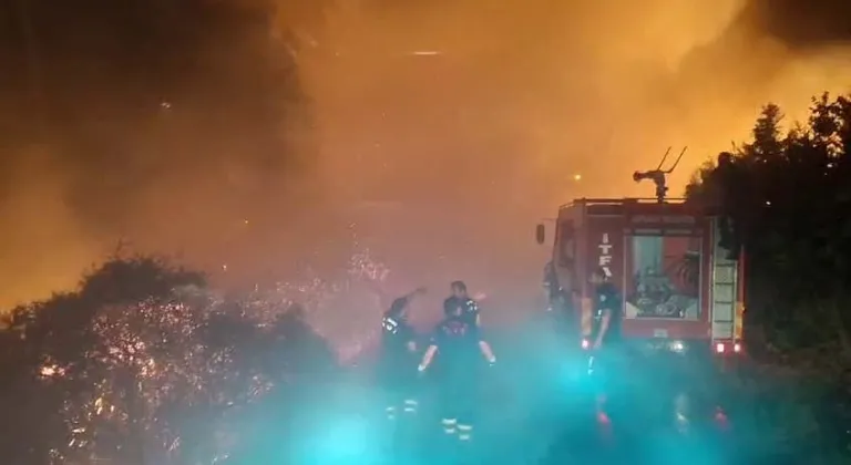 Belediye itfaiye ekipleri Akçin köyünde faciayı önledi  - Videolu Haber