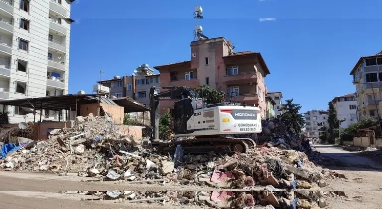 BELEDİYE PERSONELİNE HATAYLI DEPREMZEDEDEN TEŞEKKÜR