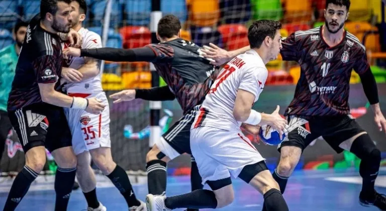 Beşiktaş Yurtbay Seramik finalde Beykoz'la eşleşti