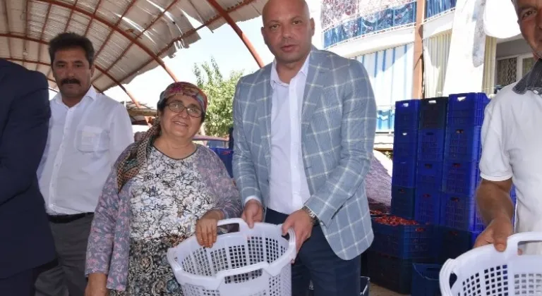 Biber üretiminde çalışan kadınlara koruyucu ekipman