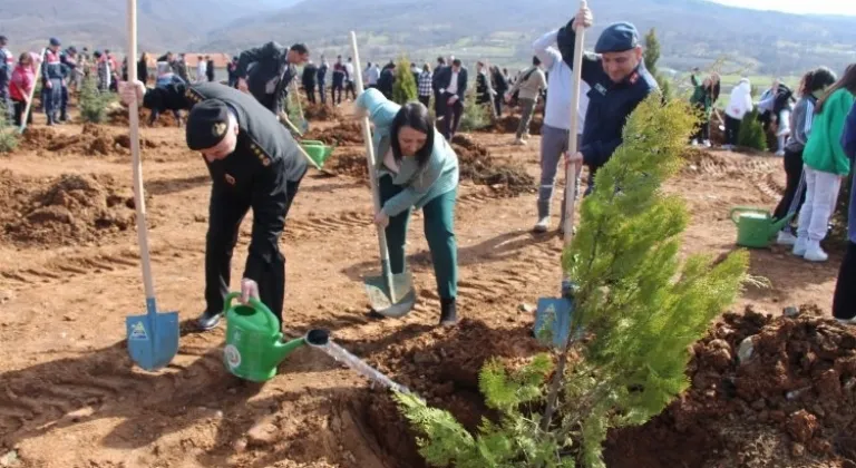 Bilecik Pazaryeri’nde fidanlar depremde hayatını kaybedenler için yeşerecek