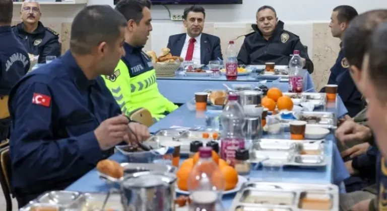 Bilecik Valisi Aygöl, Jandarma Personeliyle Ramazan İftarında Bir Araya Geldi