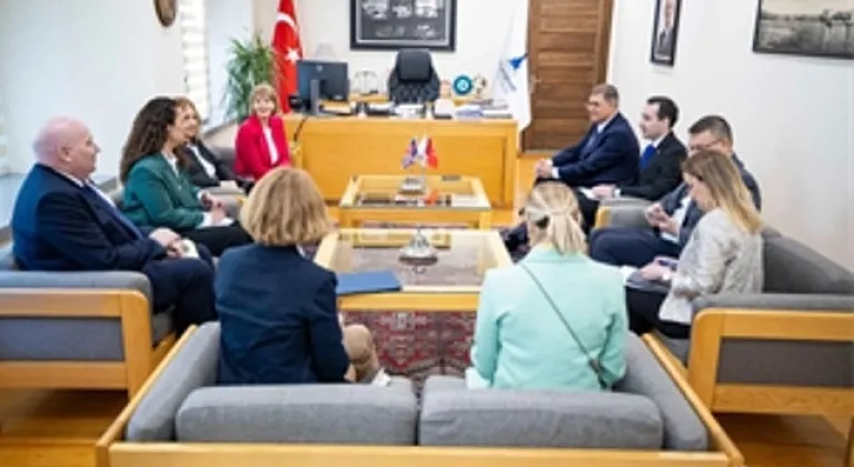 Birleşik Krallık Büyükelçisi'nden Başkan Tugay'a ziyaret