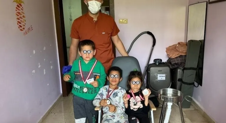 Bolu Rotary Kulübü 'Engelsiz Dişler' için deprem bölgesinde