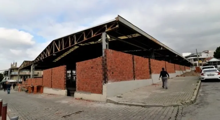 Bornova’da Pazaryerleri Yenileniyor: Alışverişe Konfor Dokunuşu