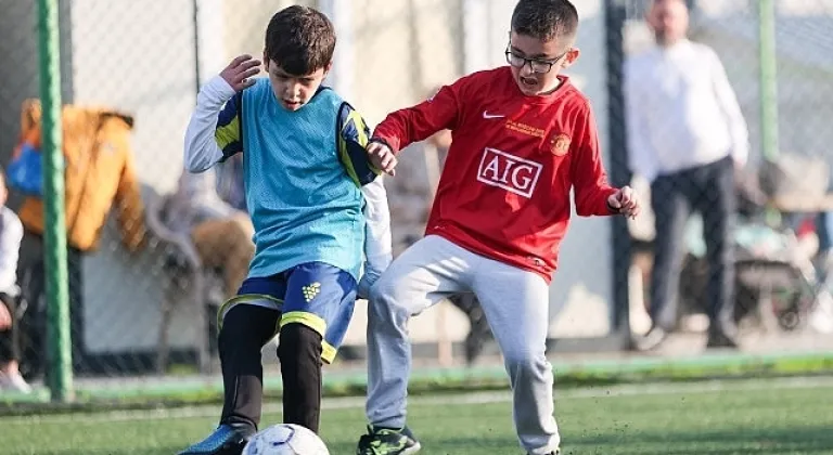 Buca Belediyesi'nin kış spor kurslarına büyük ilgi