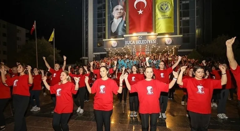 Buca'da Cumhuriyet coşkusu meydanlara sığmadı