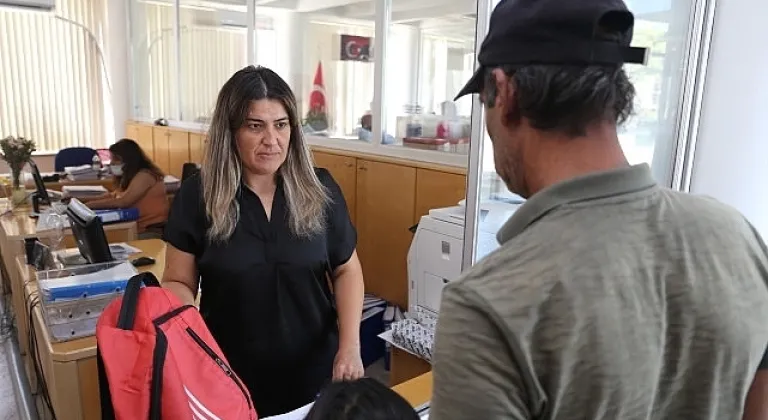 Burhaniye Belediyesi'nden ihtiyaç sahibi vatandaşlara yardımlar sürüyor.