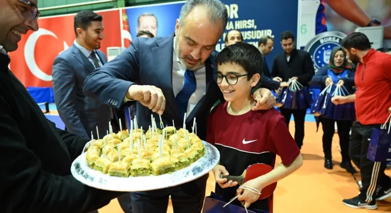 Bursa Büyükşehir Belediyesi'nden Depremzede sporculara moral