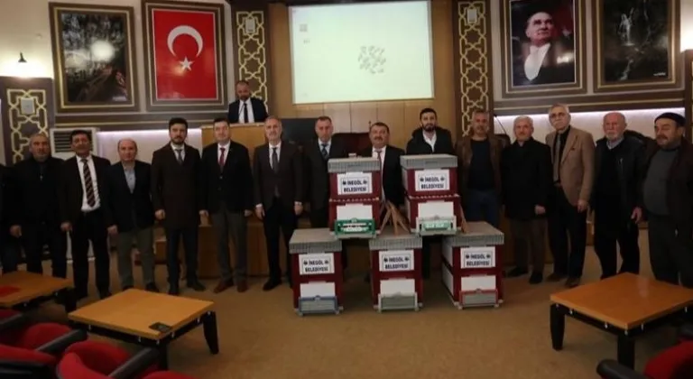 Bursa İnegöl'de üreticilere 250 arı kovanı dağıtıldı