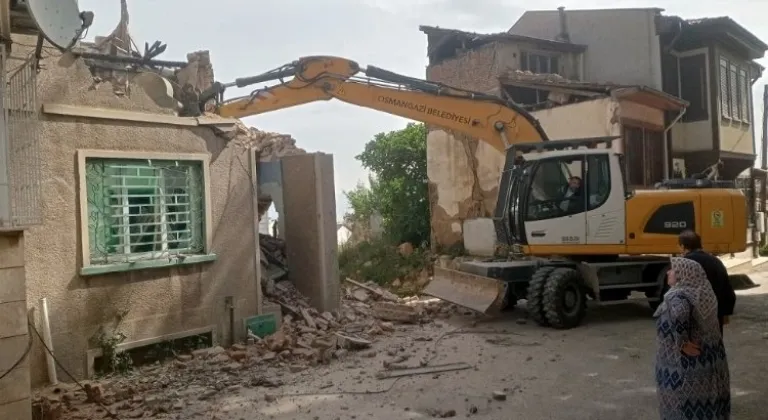 Bursa Osmangazi'de metruk bina talimatı