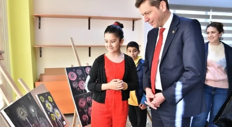 Bursa Osmangazi'nin 'Bilgi Evi'den renkli sergi