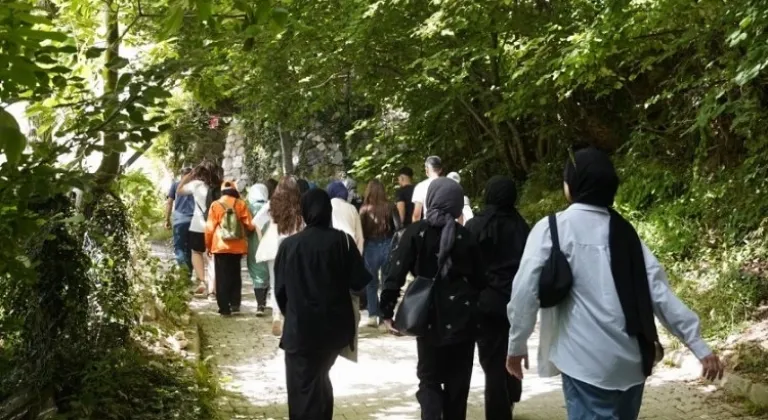 Bursa Yıldırımlı gençler doğa için yürüdü