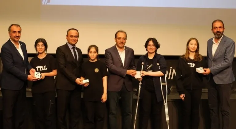 Bursa'da 'Bir Bilenle Bilge Nesil' ödüllerine kavuştu