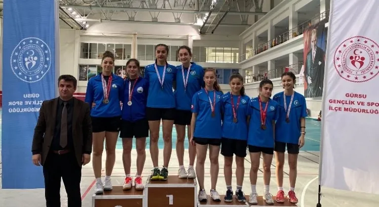 Bursa'da Osmangazili badmintonculardan çifte başarı