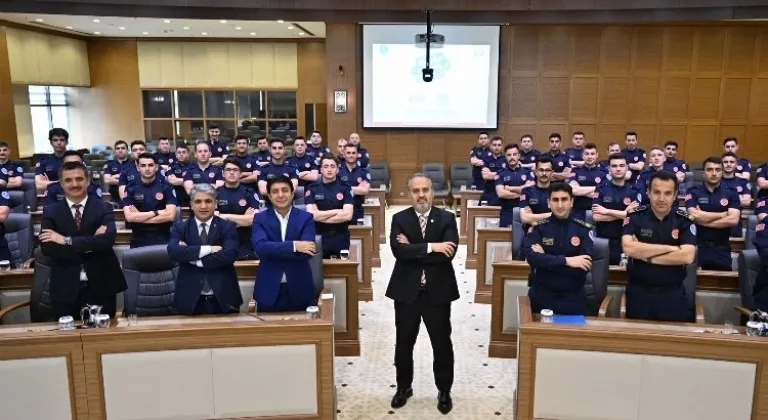 Bursa'nın yeni 82 itfaiye eri göreve hazır