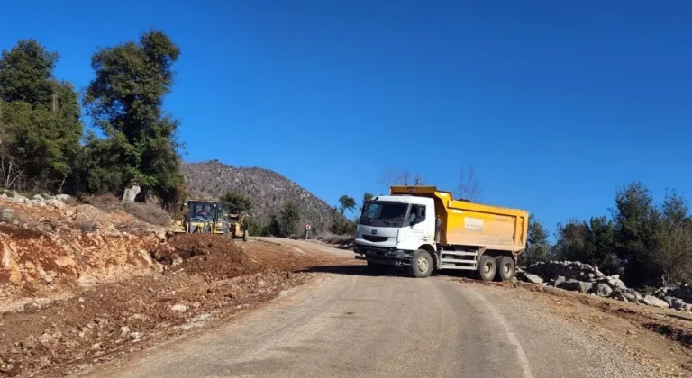 Büyükşehir, Andırın Kırsalındaki Grup Yolunu Yeniden Yapıyor