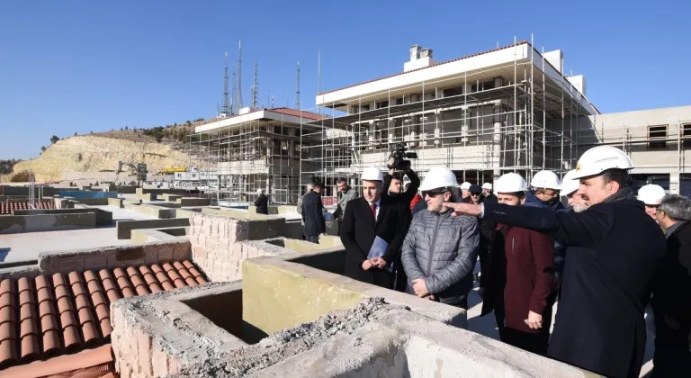 Büyükşehir Belediye Başkanı Altay Basın Mensuplarıyla Yatırımları İnceledi