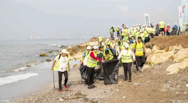 Büyükşehir Belediyesinden Anamur’dan Akdeniz’e sahil temizliği