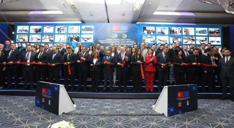 Büyükşehir Dijital Gençlik Merkezi Hizmete Girdi