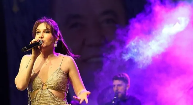 Büyükşehir Ramazan etkinliklerinde Ece Mumay coşkusu