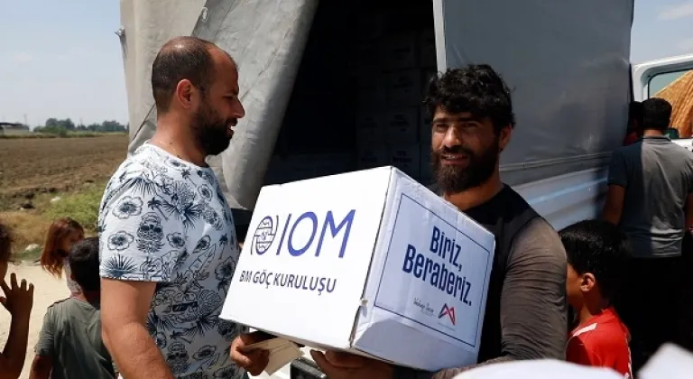 Büyükşehir Ve Iom İşbirliğiyle 5 Bin Hijyen Kolisi Dağıtıldı