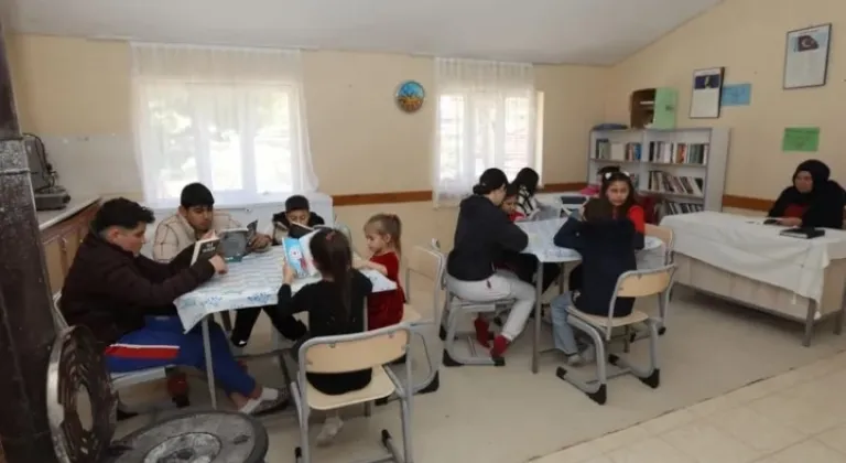 Büyükşehir’den Kırsaldaki Çocuklara Kitap Desteği