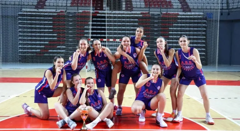 Büyükşehir'in Basketbolcu Kızları, Antalya'da Şampiyonluk Yaşadı