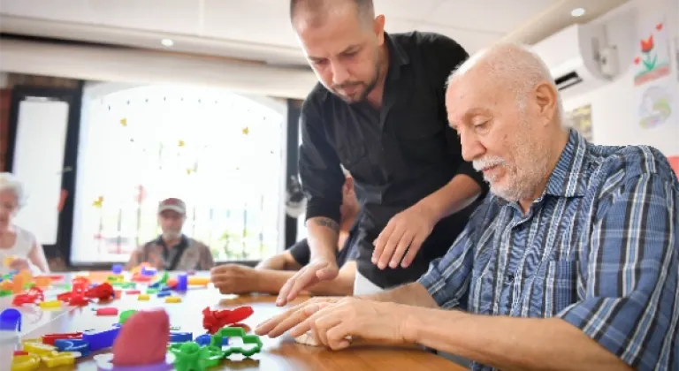 Büyükşehir’in Gülümse Alzheimer Yaşam Merkezi, Hasta ve Yakınlarını Mutlu Ediyor