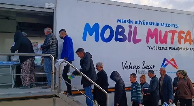 Büyükşehir’in Mobil Mutfak Tırı’nda Pişen Yemeklerle İftar Sofraları Kuruluyor