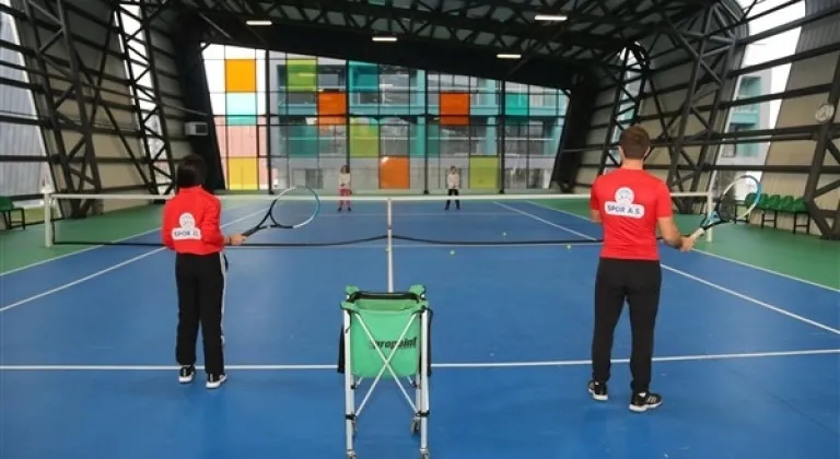 Büyükşehir’in tenis kortlarından 60 bini aşkın vatandaş faydalandı